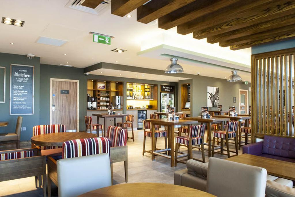 Premier Inn Woking Town Centre Exterior photo